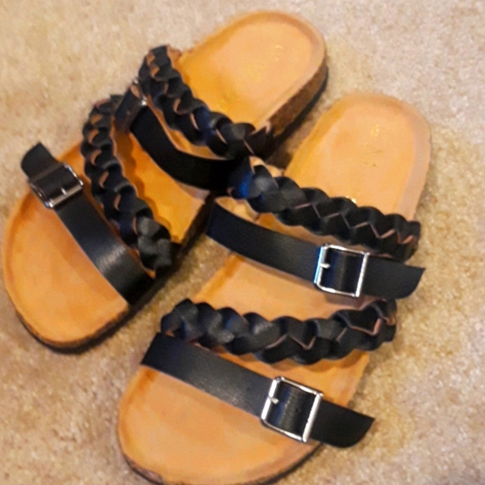 NWOT Mata Sandals